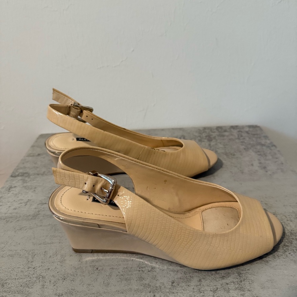 Cream/Nude Alex Marie Wedges Size 6 in Women - Picture 2 of 5